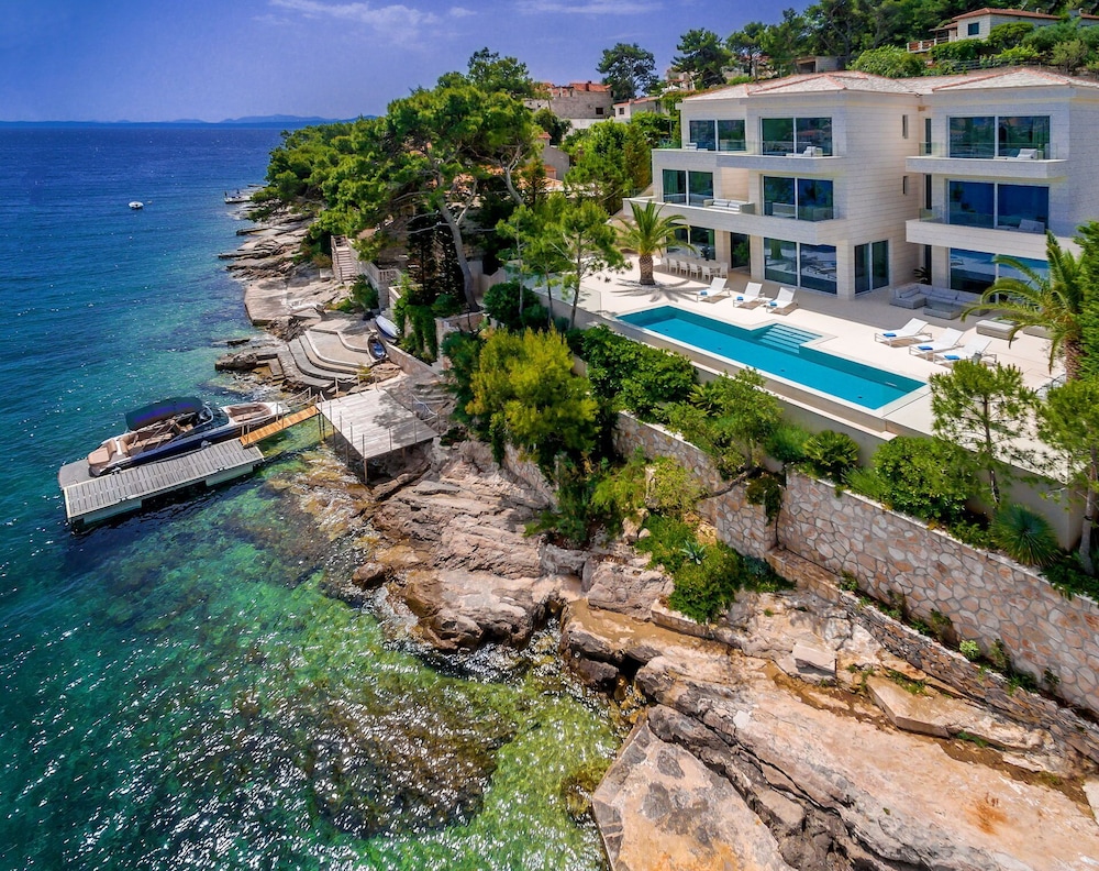 Beachfront Villa Seven Sins with Pool — 5-Star Luxury Hotel in Selca, Croatia