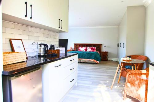 The Oak Suite — 4-Star Luxury Hotel in Cape Town, South Africa