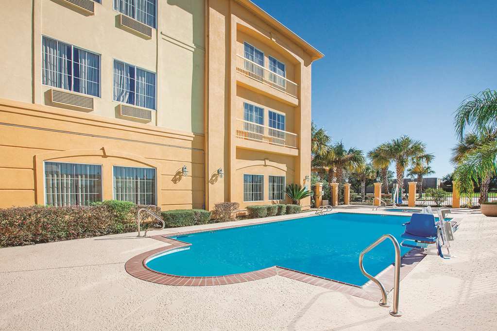 La Quinta Inn & Suites by Wyndham Beaumont West - photo 11