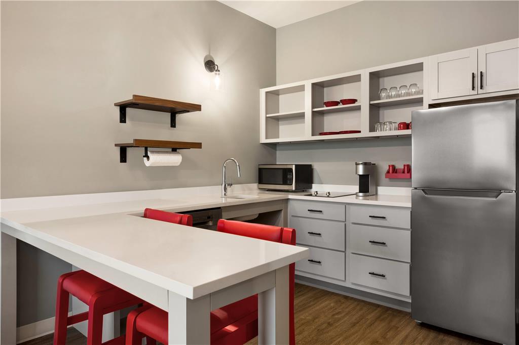 La Quinta Inn & Suites by Wyndham Mount Laurel Moorestown - photo 42