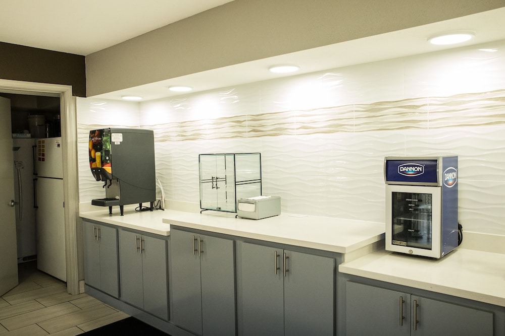Mockingbird Inn & Suites - photo 30