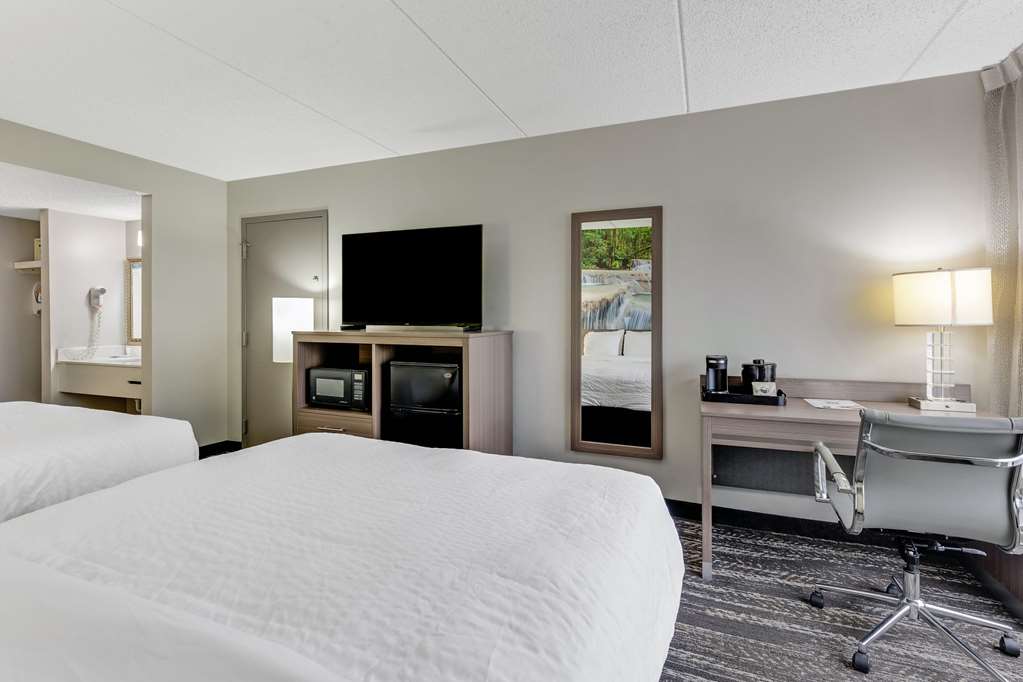 Clarion Pointe Near Erie Casino - photo 24
