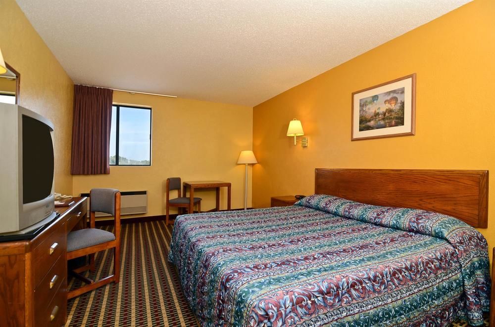 Americas Best Value Inn Bell Tower - photo 20