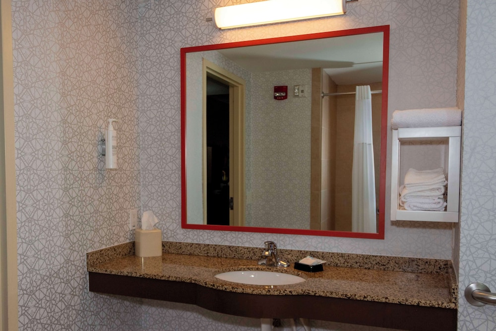 Hampton Inn & Suites Riverton - photo 36