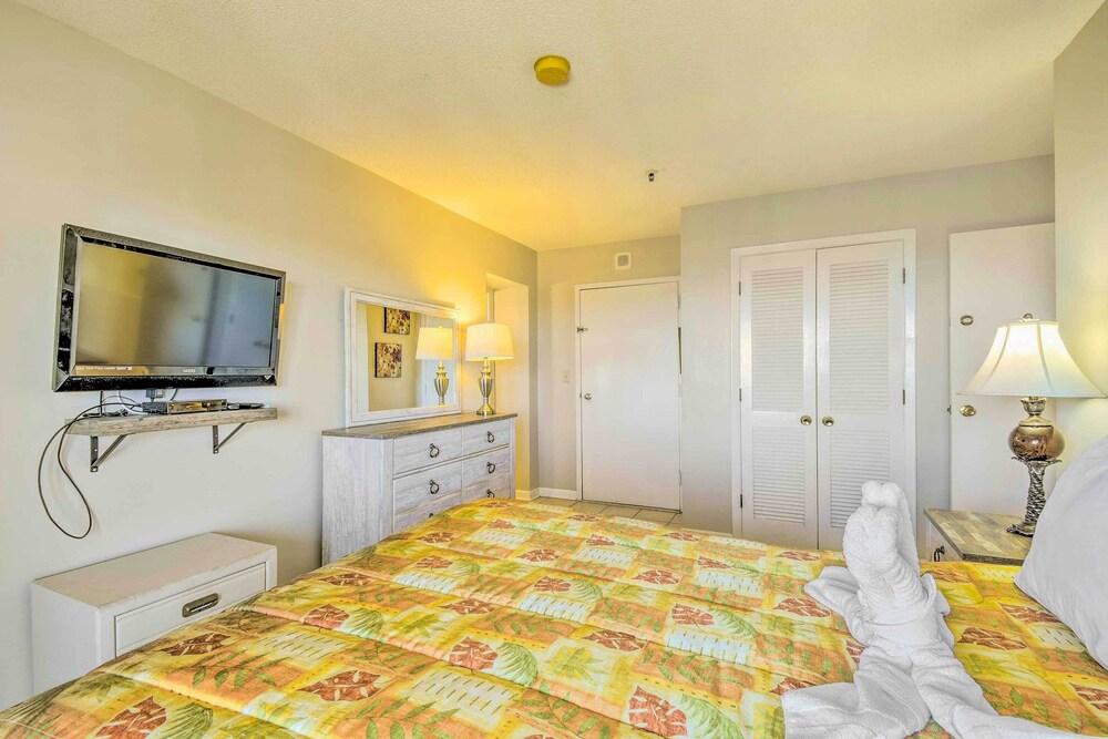 Homey Myrtle Beach Condo w Resort Amenities - photo 3