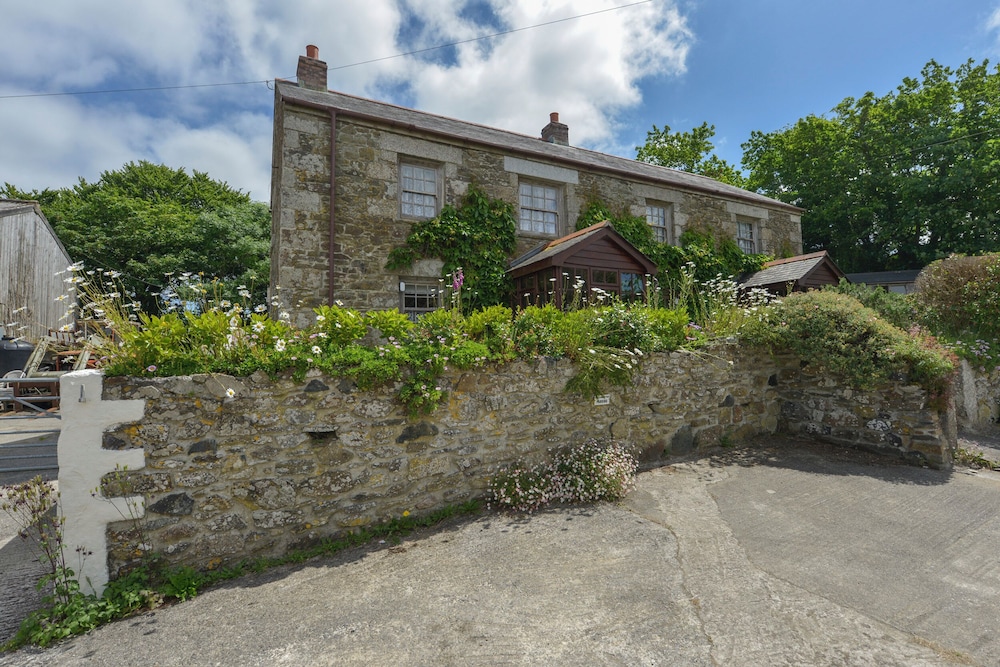 Swallow Cottage — 4-Star Luxury Hotel in Helston, United Kingdom