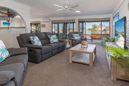 Waterfront on Forster Keys — carbon neutral stay, Forster