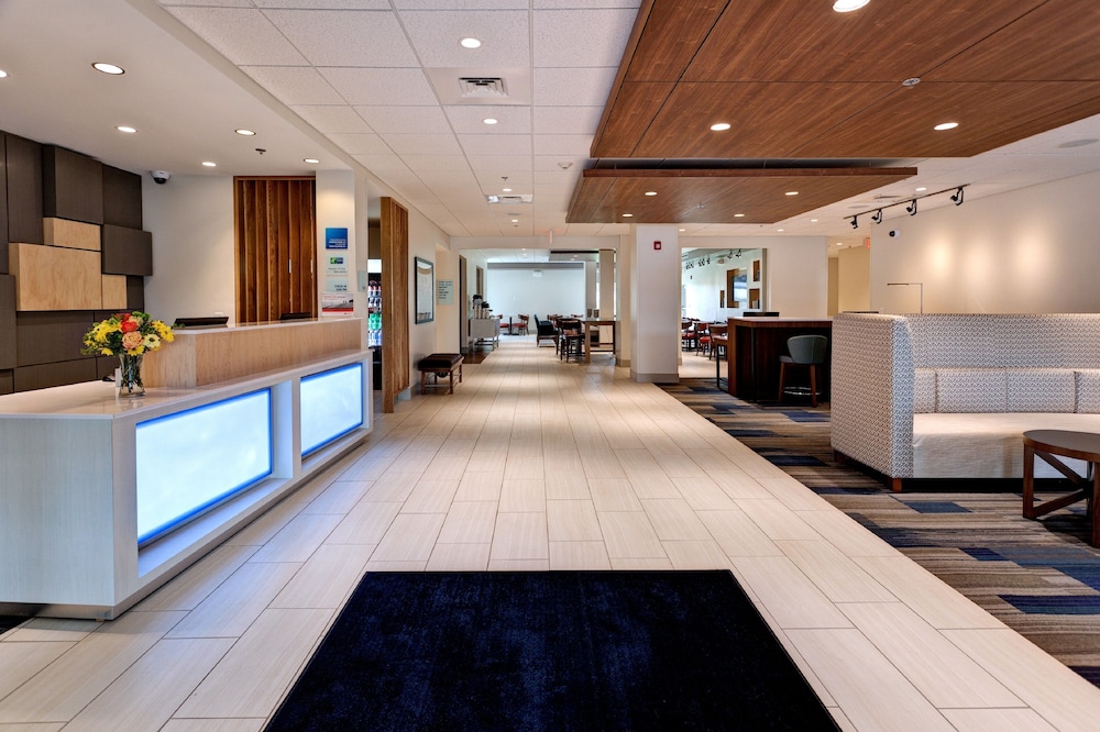 Holiday Inn Express & Suites Manhattan by IHG - photo 37