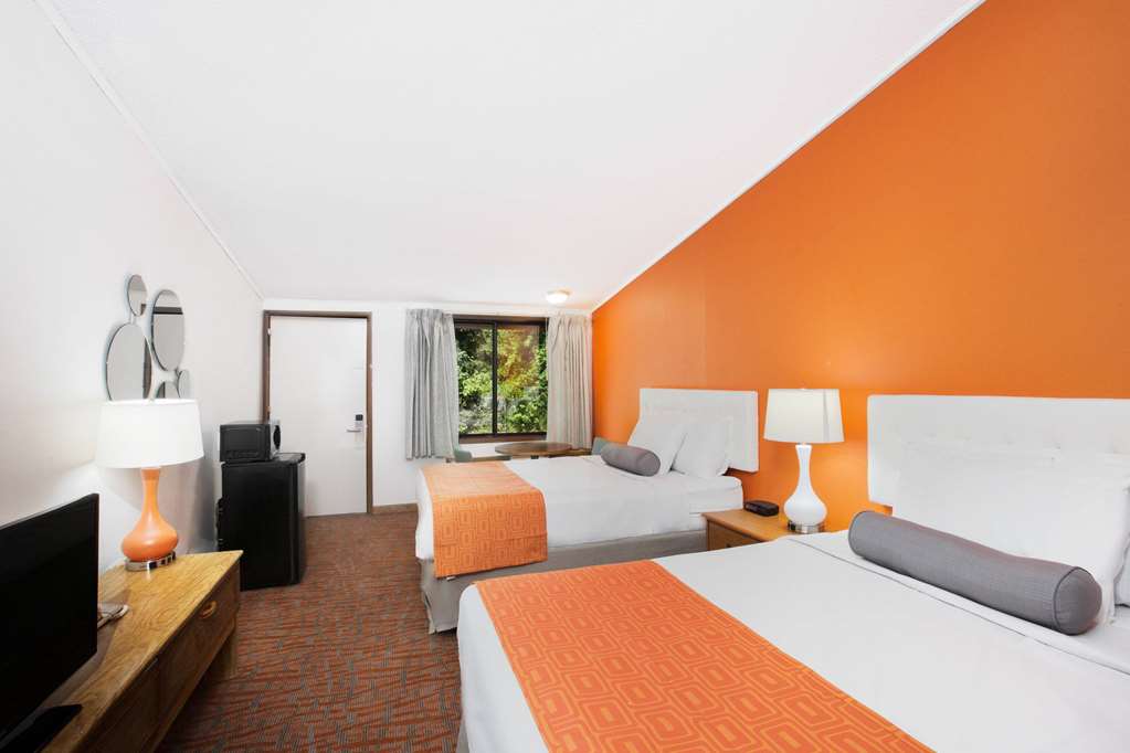 Howard Johnson by Wyndham Wilmington - photo 12