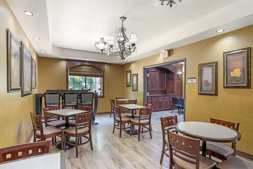 Best Western Plus Crown Colony Inn & Suites - photo 34