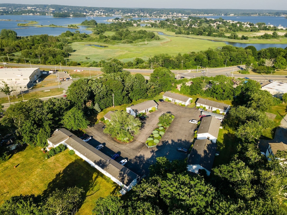 Founder's Brook Motel and Suites - photo 28