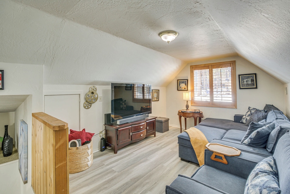 Cozy Cabin w Deck 2 Mi to Bear Mountain Resort - photo 10