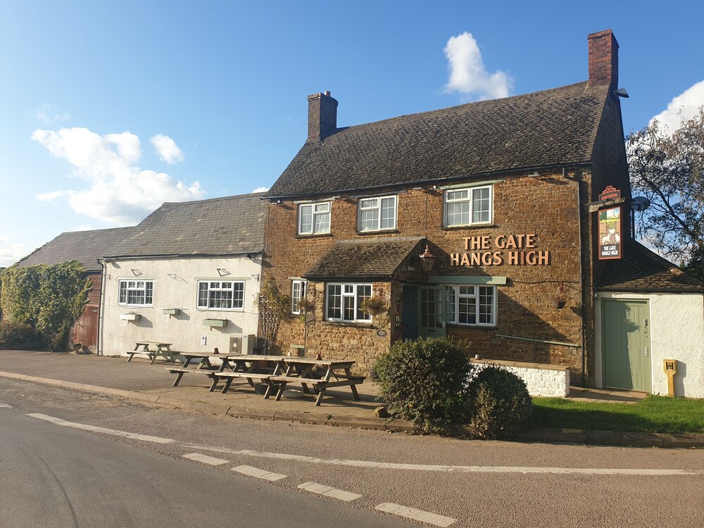 The Gate Hangs High in Banbury, United Kingdom