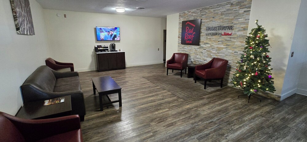 HomeTowne Studios LaGrange - photo 5