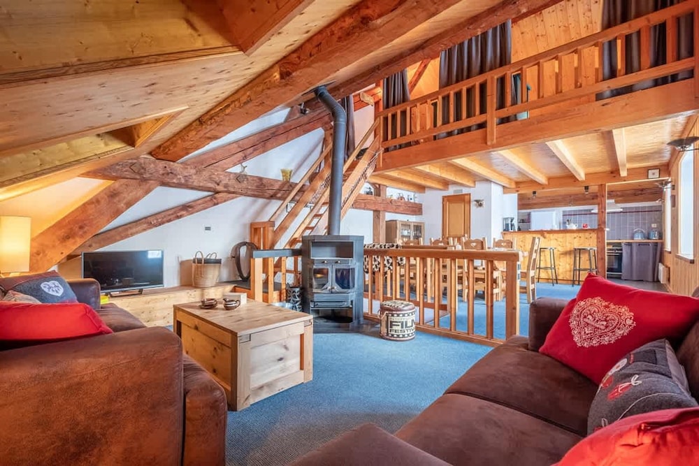 La Chapelle Chalet Ski in out — 4-Star Luxury Hotel in Chamonix-Mont-Blanc, France