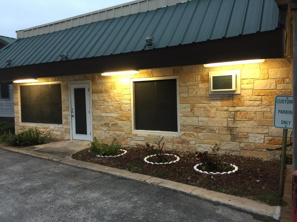 Royal Inn - last minute hotel in George West