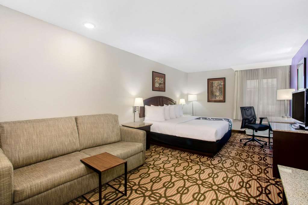 La Quinta Inn & Suites by Wyndham Springfield South - photo 16