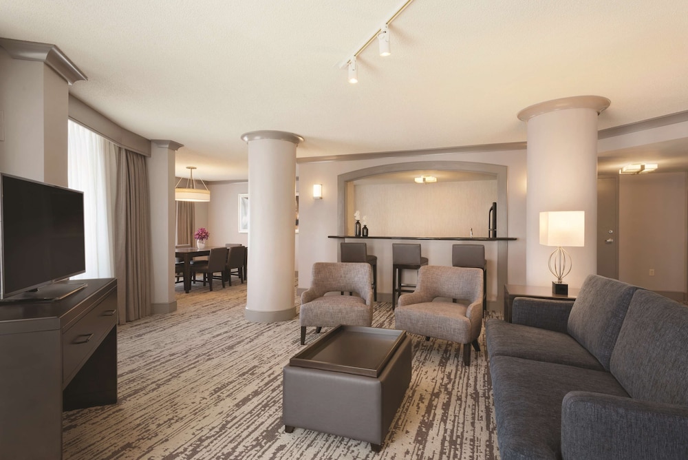 Embassy Suites by Hilton Atlanta at Centennial Olympic Park - photo 26