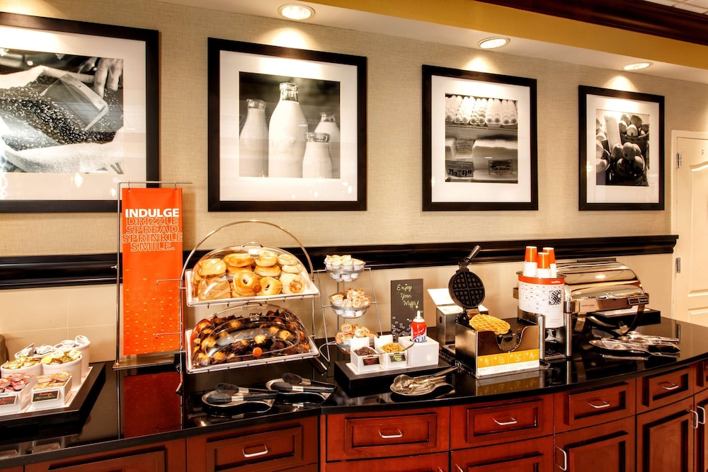 Hampton Inn & Suites Staten Island - photo 40