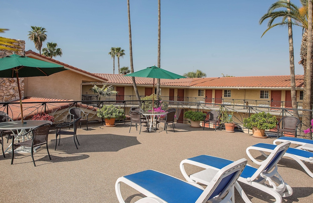 Safari Inn Burbank Universal a Coast Hotel - photo 41