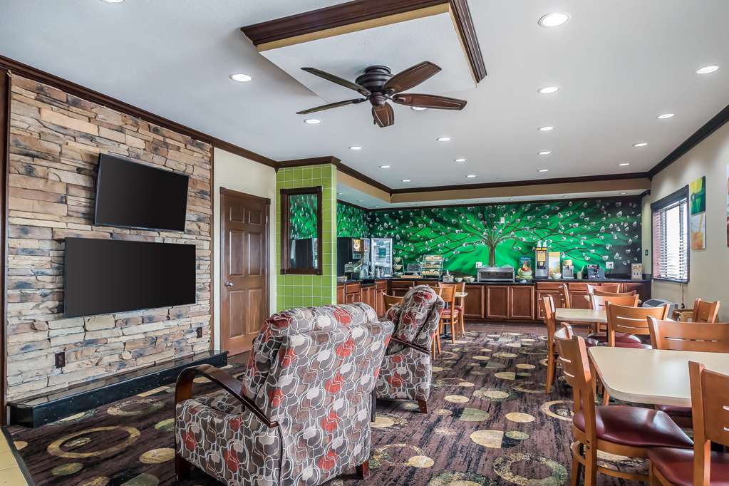 Quality Inn Coralville Iowa River Landing - photo 26