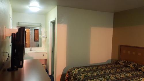 Americas Best Inn Macon - photo 18