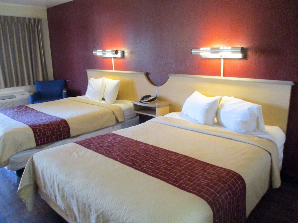 Rodeway Inn & Suites Thousand Palms Rancho Mirage - photo 18