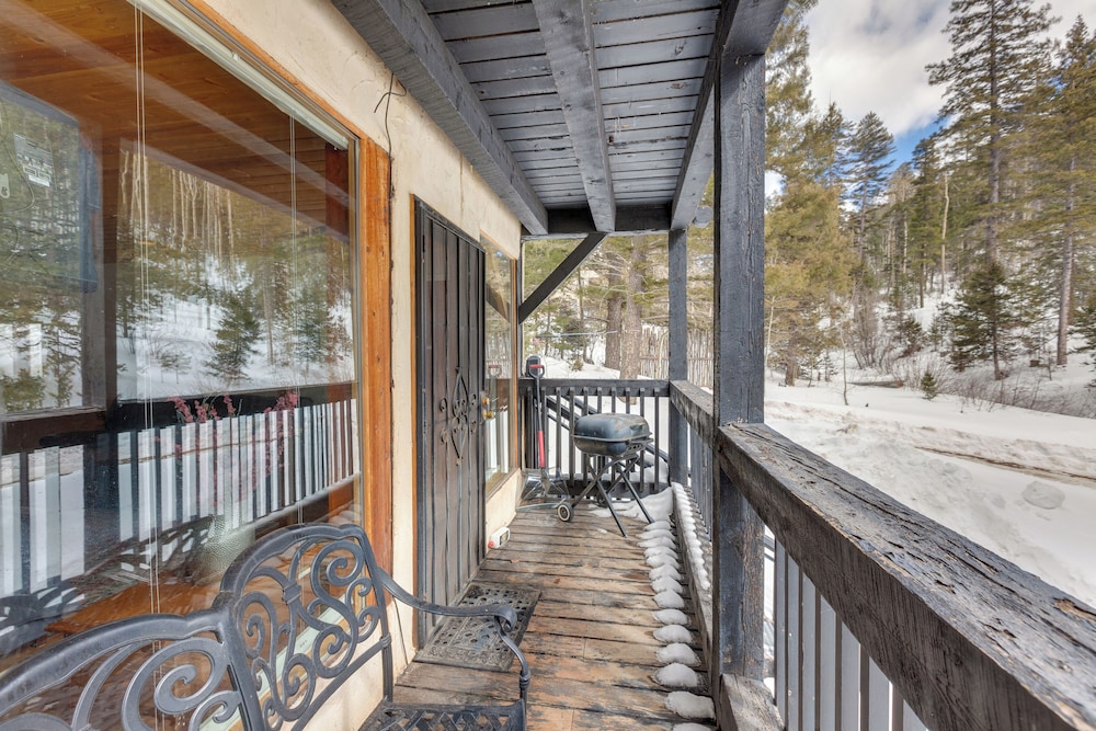 Cozy Streamside Studio 2 Mi to Taos Ski Resort - photo 7