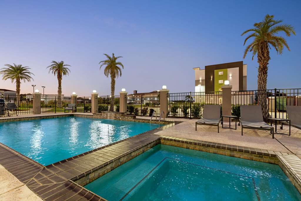 La Quinta Inn & Suites by Wyndham Port Arthur - photo 11