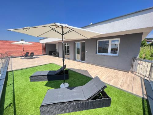 Napfény Terasz Apartman — 4-Star Luxury Hotel in Vonyarcvashegy, Hungary