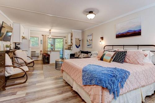 Charming Lake Lure Studio at Rumbling Bald Resort in Lake Lure, United States