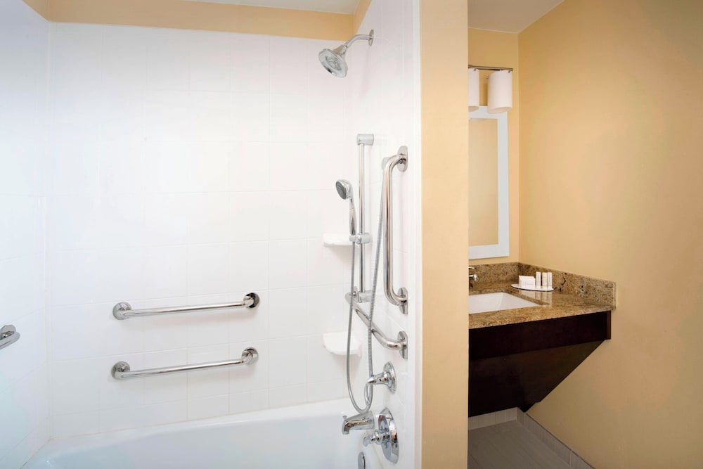 Towneplace Suites Eagle Pass - photo 13