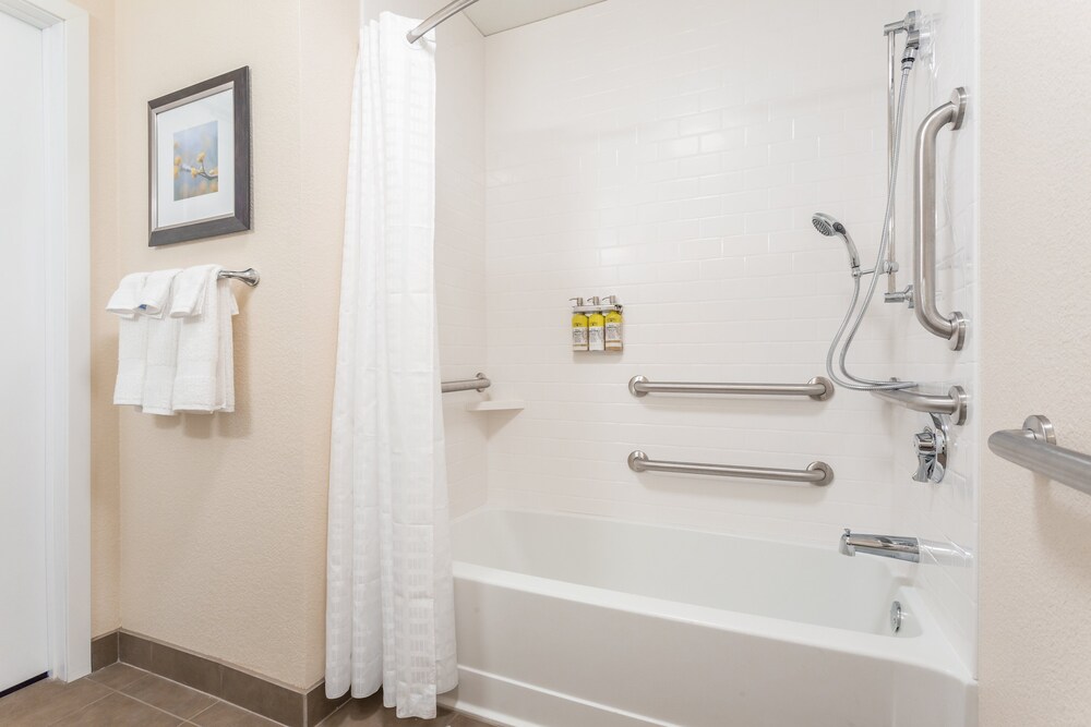 Candlewood Suites Eau Claire I 94 by IHG - photo 12
