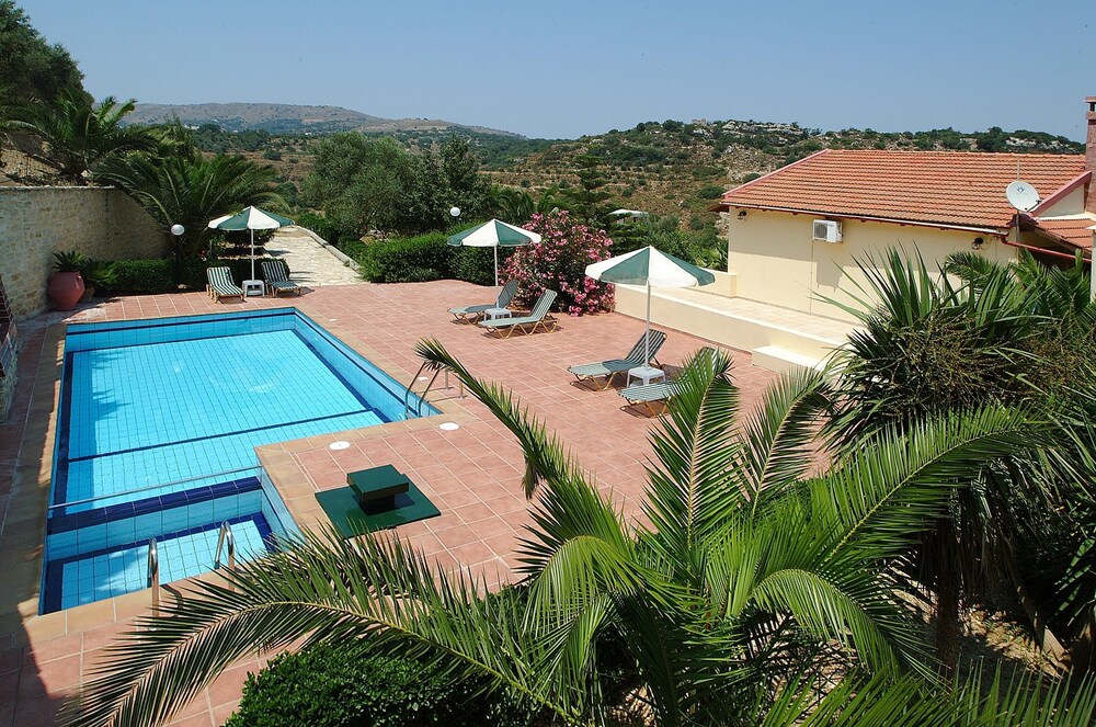 Stratos Villas — 4-Star Luxury Hotel in Rethymno, Greece