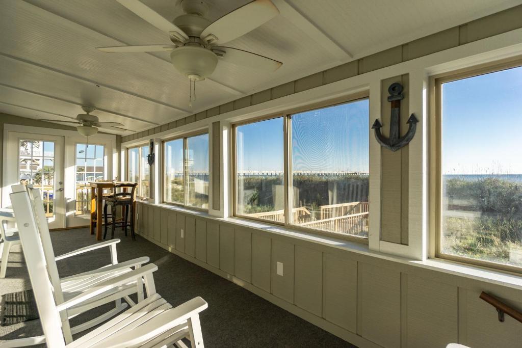 Beach Barn by Oak Island Accommodations - photo 3