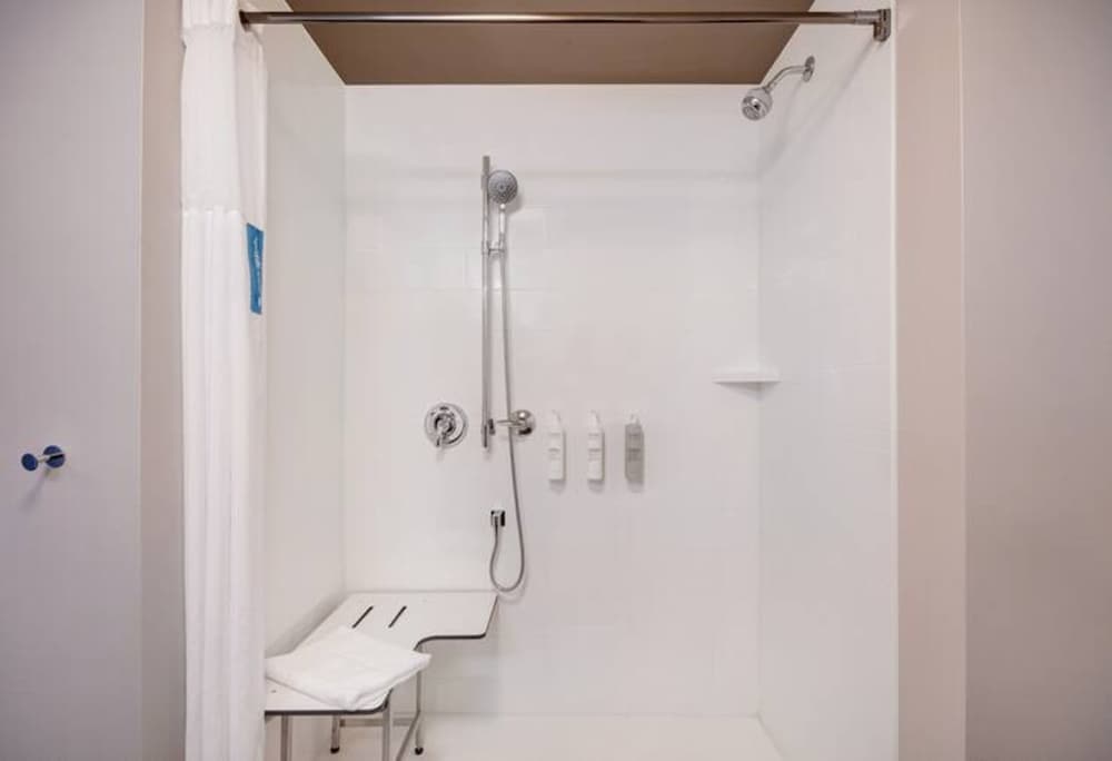 Hampton Inn Livonia Detroit - photo 15