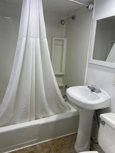 The Admiral Hotel Motel - photo 14