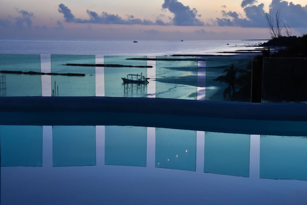 Infinity pool