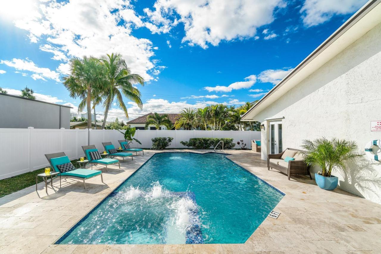 Beach Lux Heated Pool with Infinity Spa Cabana BBQ Golden Tee Walk to Beach by Maven Vacation Rentals — 4-Star Luxury Hotel in West Palm Beach, United States