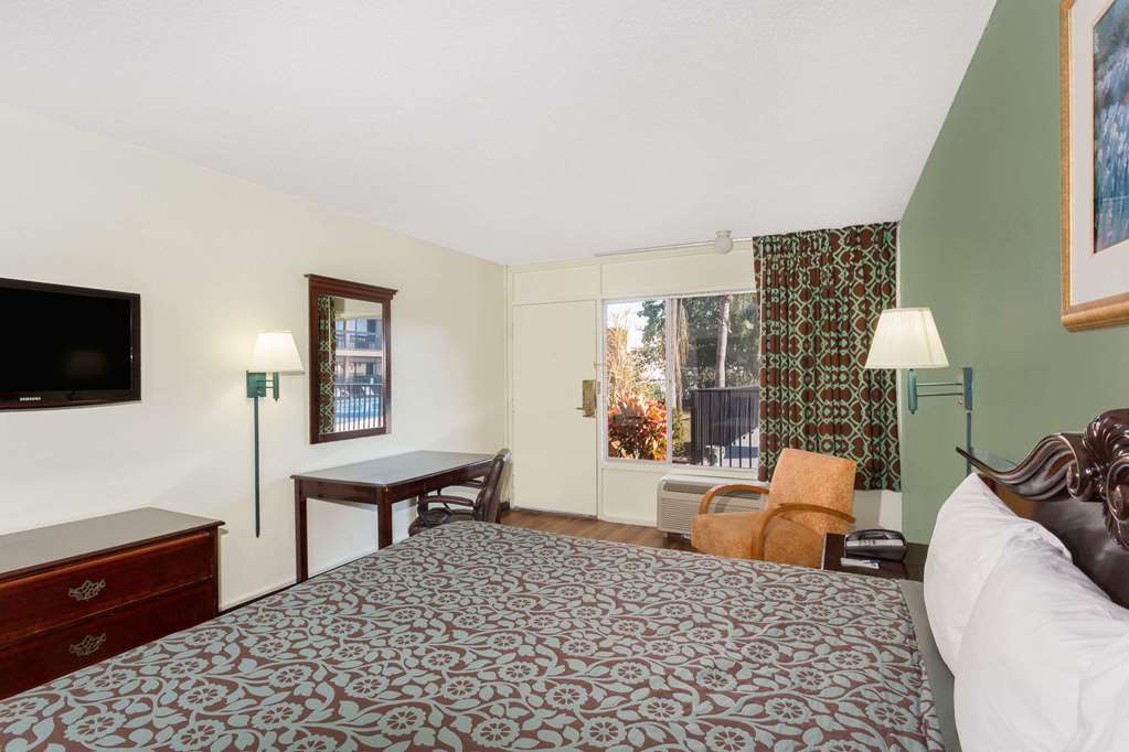 Travelodge by Wyndham Fort Myers North - photo 15