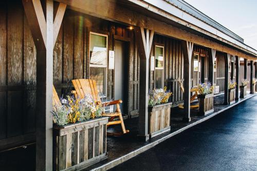 Pendleton Pointe - carbon neutral hotel in Island Park