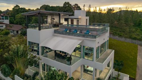 Luxury Seaview Villa 6BR Villa Shine — 5-Star Luxury Hotel in Phuket, Thailand