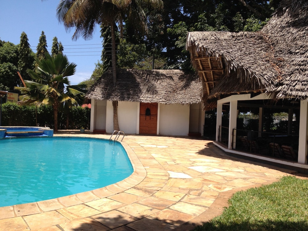 Panori Hotel — hotel in Tanga