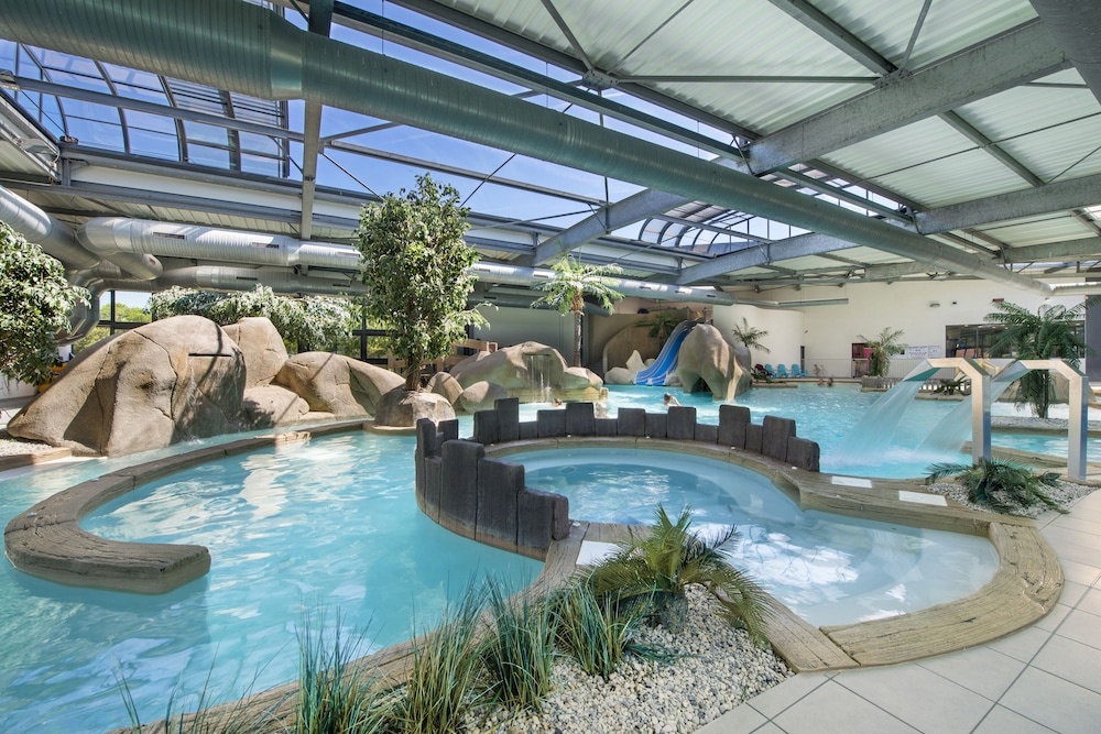 Camping L'Ocean — 5-Star Luxury Hotel in Saint-Martin-D'heres, France