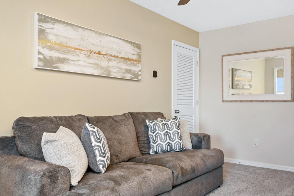 Solara Resort Brand New 4 Bed 4 5 Bath Townhome - photo 17