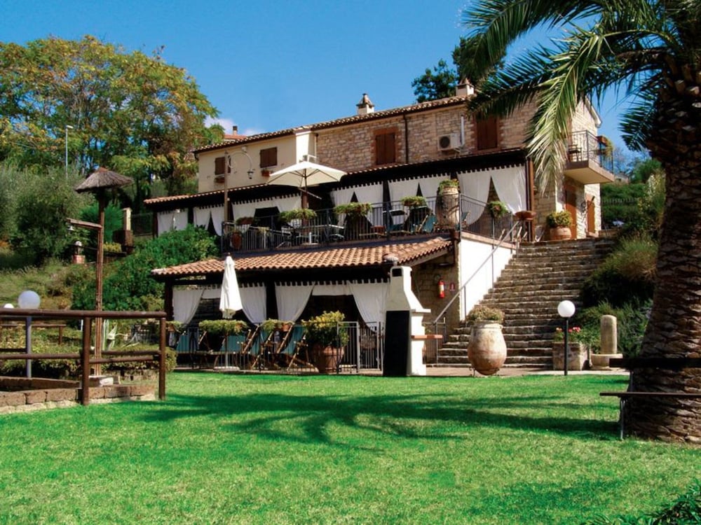 La Valle del Sole Country House — 4-Star Luxury Hotel in Sant'ippolito, Italy