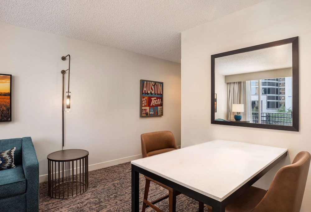 DoubleTree Suites by Hilton Austin Downtown Capitol - photo 11