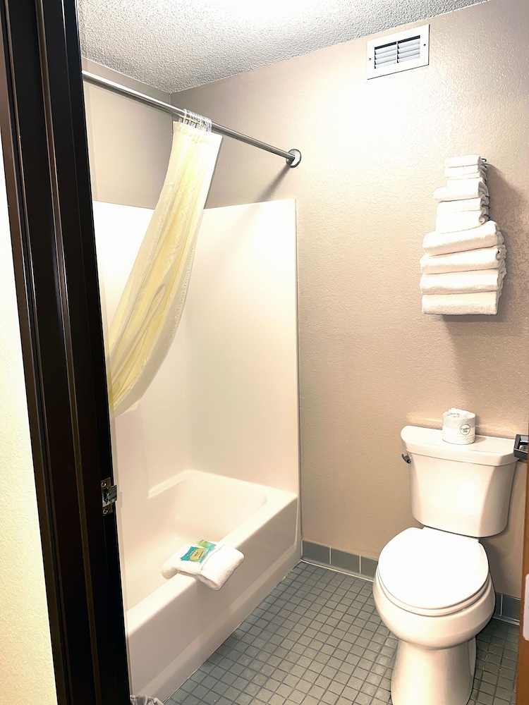 Country Trails Inn & Suites - photo 17