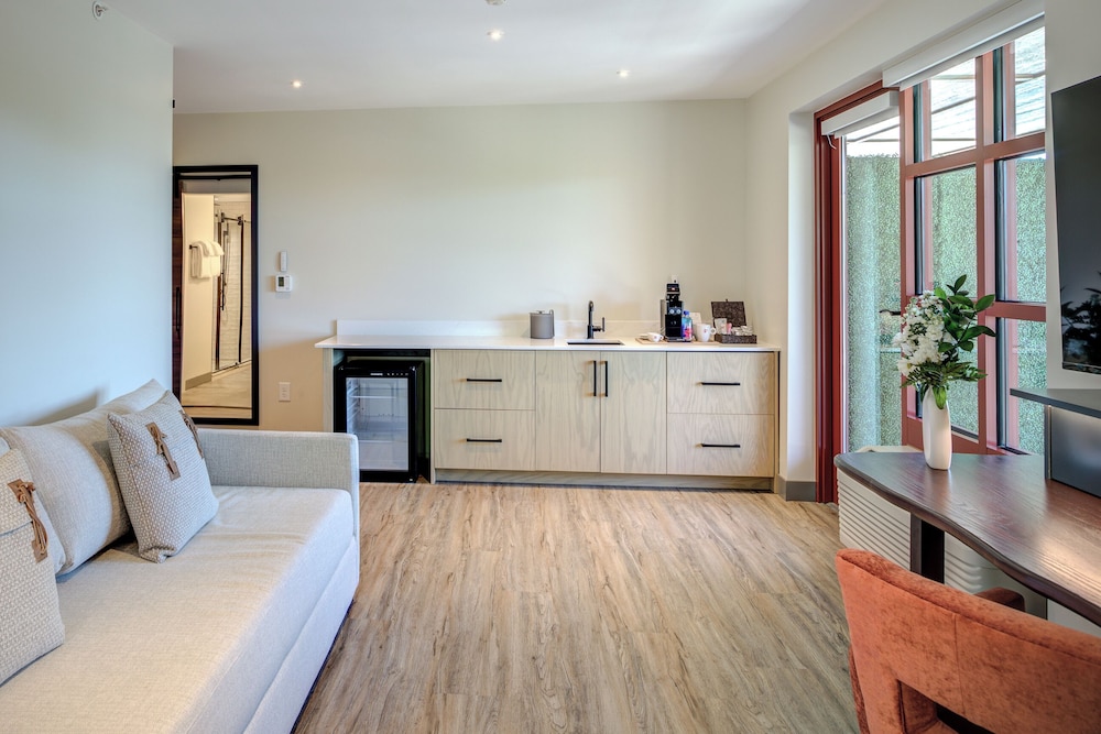 The Embers Hotel - photo 60