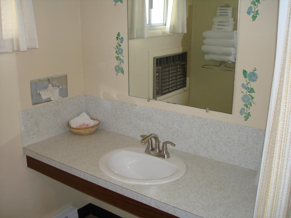 Tops Motel - photo 16